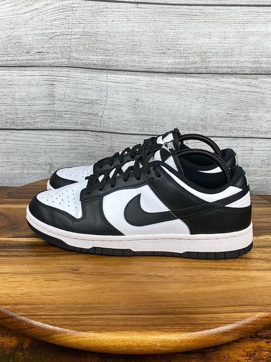 Nike Shoes - Nike Woman’s Black White Low-Top Athletic Sneakers